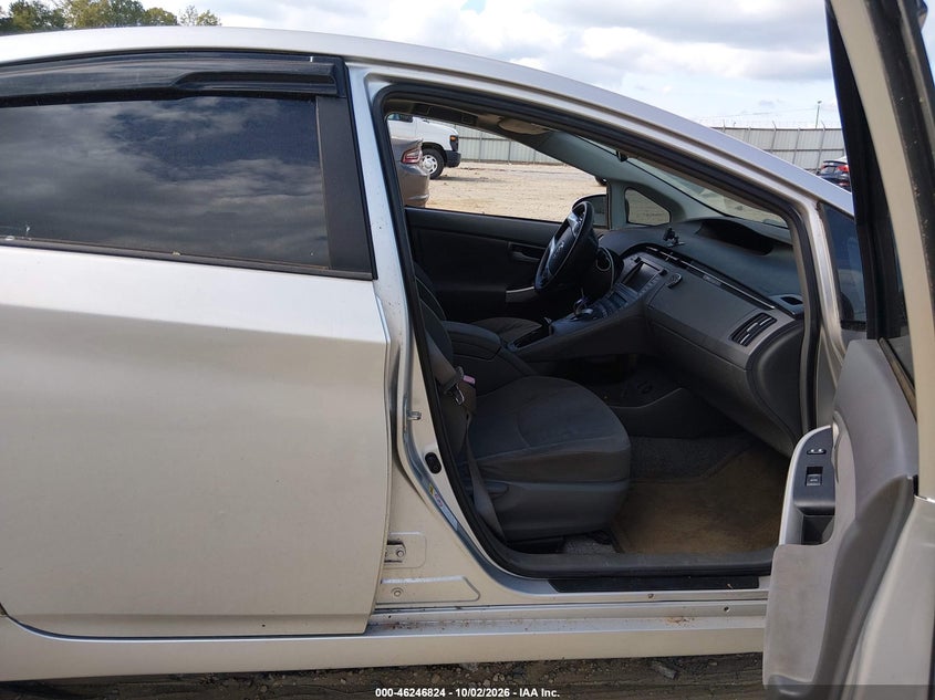 2010 TOYOTA PRIUS III · Photo 5