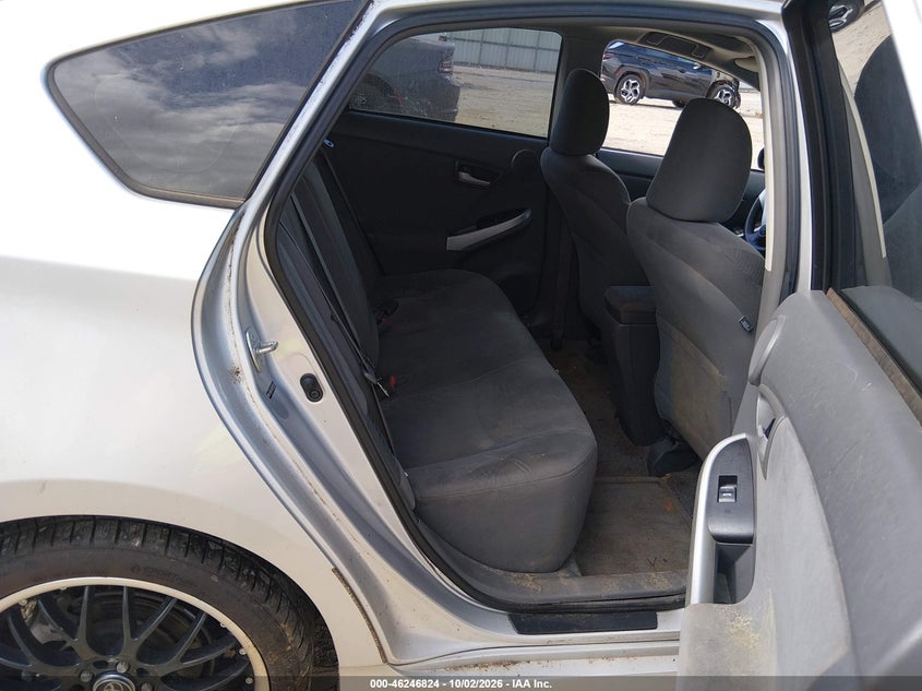 2010 TOYOTA PRIUS III · Photo 8