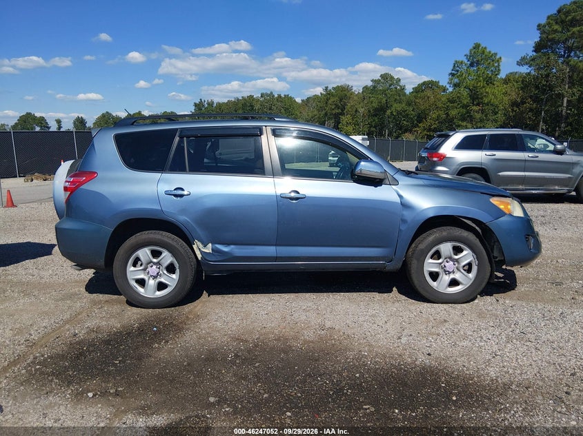 2012 TOYOTA RAV4 · Фото 13