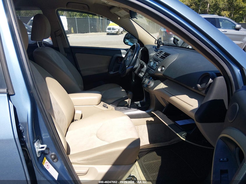2012 TOYOTA RAV4 · Фото 5