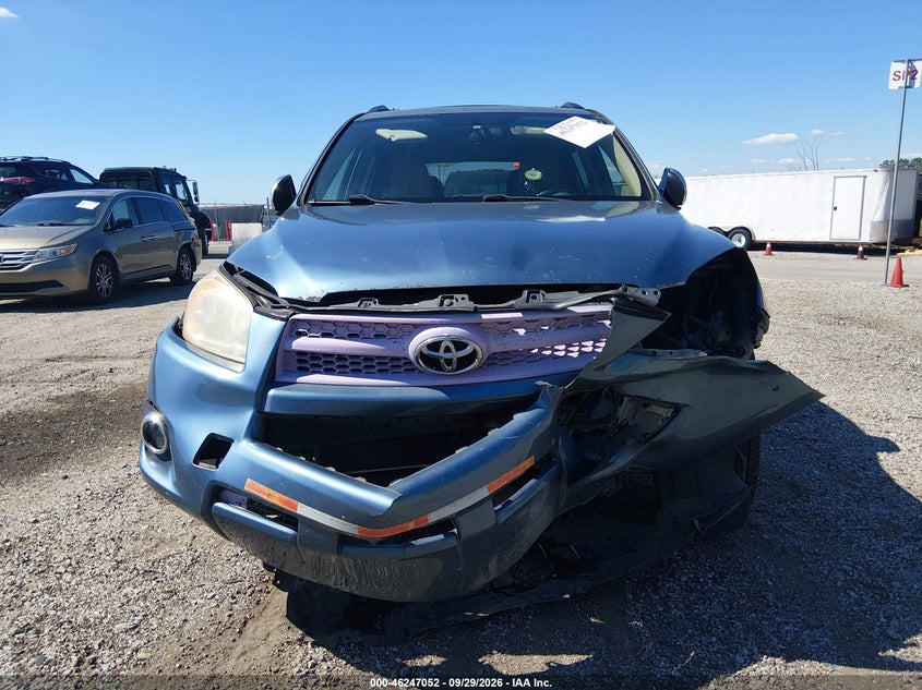 2012 TOYOTA RAV4 · Фото 6