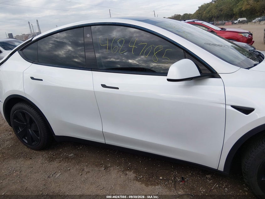 TESLA MODEL Y - zdjęcie 13