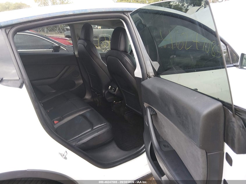 TESLA MODEL Y - zdjęcie 8