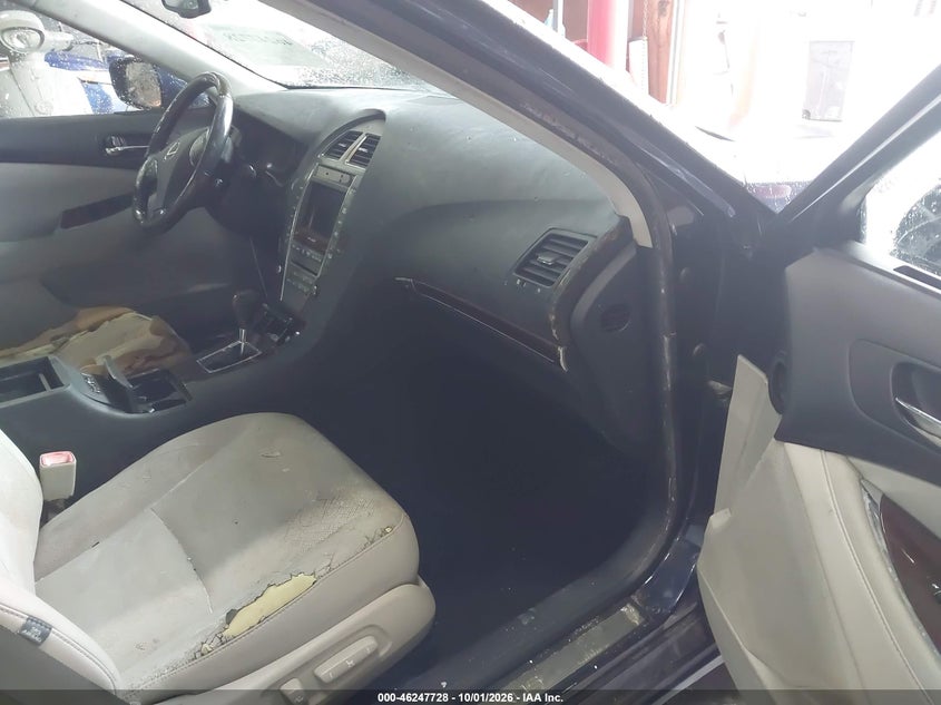 2010 LEXUS ES 350 · Photo 5