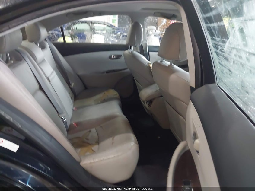 2010 LEXUS ES 350 · Photo 8