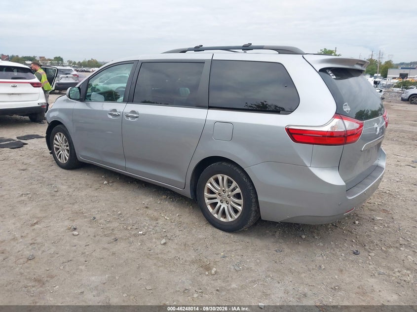 Photo 3 - TOYOTA SIENNA