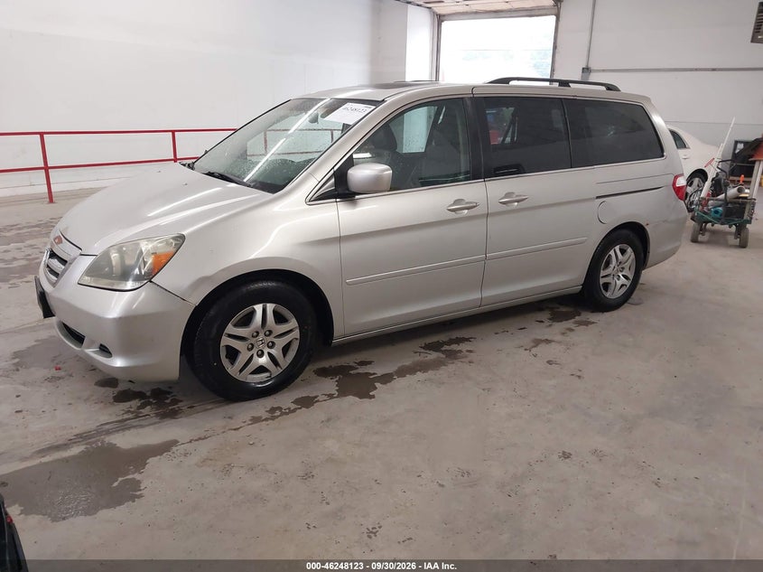 2005 Honda Odyssey Ex-L, Right Side, IAAI, VIN 5FNRL38705B092723 — photo 2