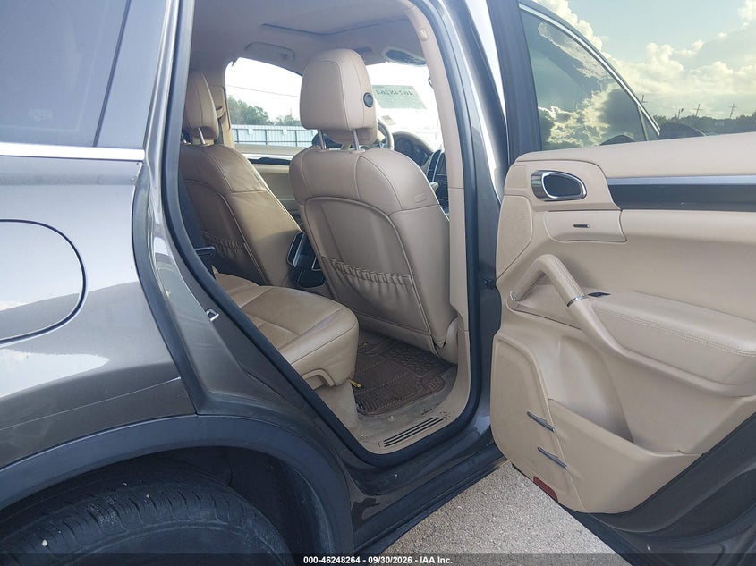 2013 PORSCHE CAYENNE · Photo 8