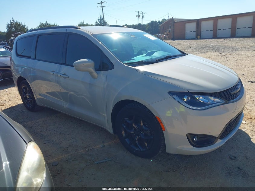 Vin: 2c4rc1bg5lr275176, lot: 46748535, chrysler pacifica touring l 2020 img_1