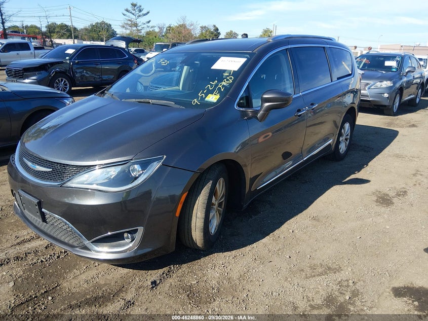 Vin: 2c4rc1bgxjr174387, lot: 46748886, chrysler pacifica touring l 20182