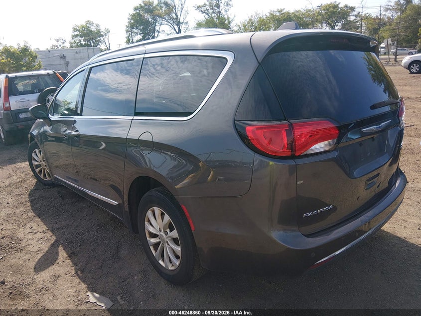 Vin: 2c4rc1bgxjr174387, lot: 46748886, chrysler pacifica touring l 20183