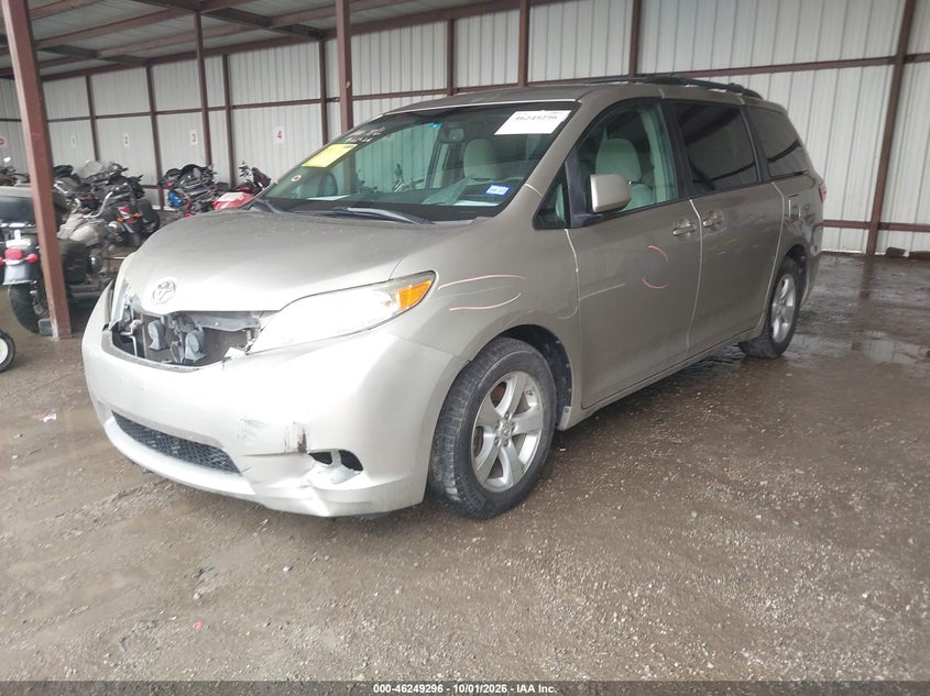 Vin: 5tdkz3dc4hs782705, lot: 46749322, toyota sienna le 8 passenger 20172