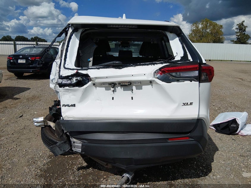 TOYOTA RAV4 - zdjęcie 17