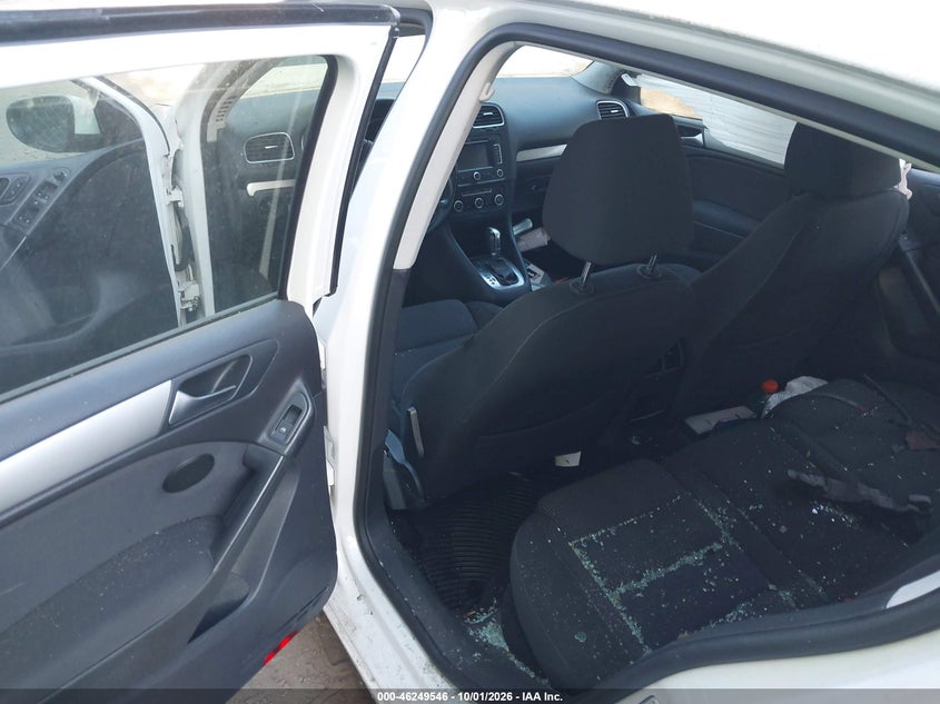 2014 VOLKSWAGEN GOLF 2.0L TDI · Photo 8
