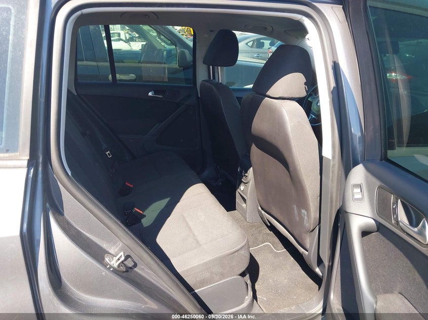 VOLKSWAGEN TIGUAN 2015 VIN WVGAV7AX1FW545295
