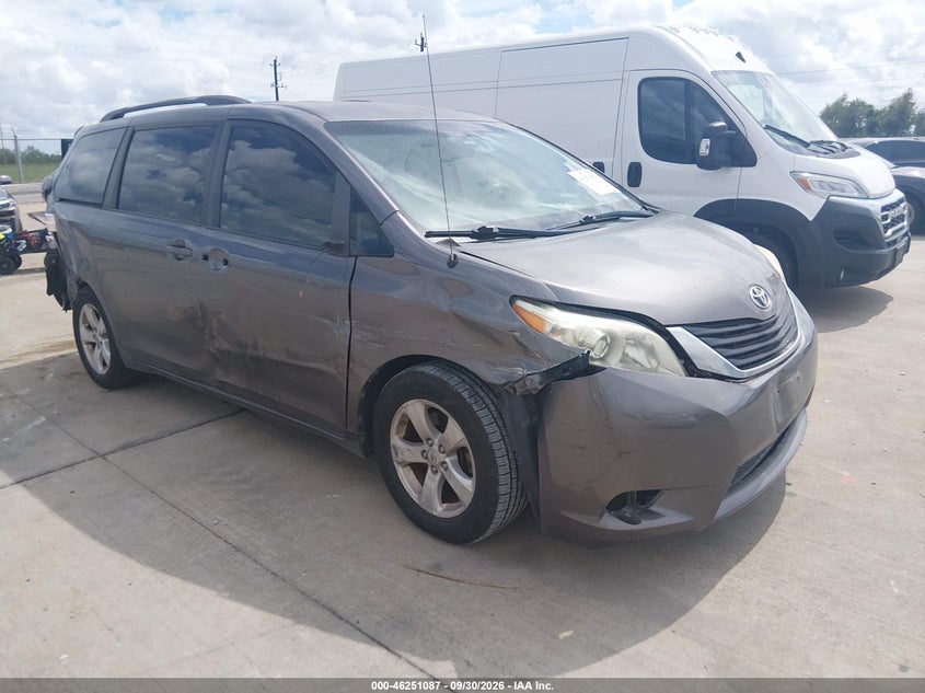 2011 TOYOTA SIENNA LE V6