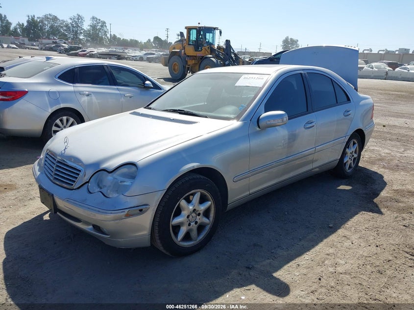 2002 Mercedes-Benz C 320, Right Rear, IAAI, VIN WDBRF64J42F279852 — photo 2