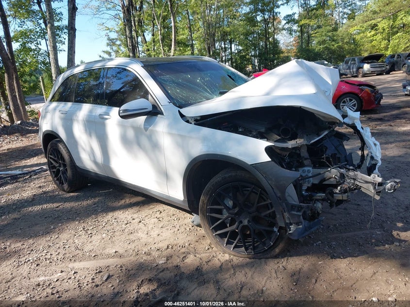 Vin: wdc0g4kb5jv071775, lot: 46751427, mercedes-benz glc 300 4matic 2018 img_1