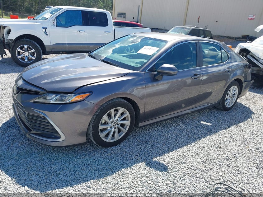 2021 Toyota Camry Le, Rear, IAAI, VIN 4T1C11AK1MU418884 — photo 2