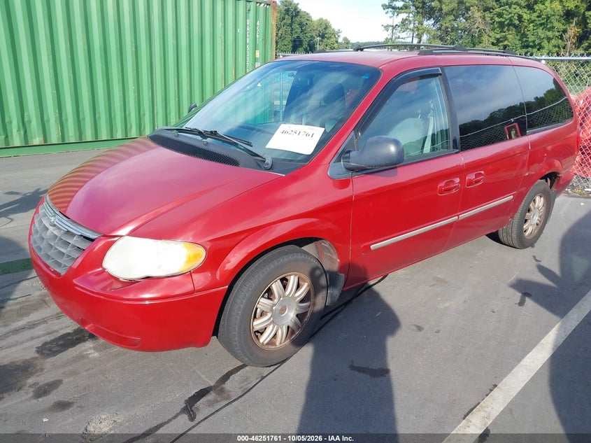 2005 Chrysler Town & Country Touring, Normal Wear & Tear, IAAI, VIN 2C4GP54L85R178912 — photo 2