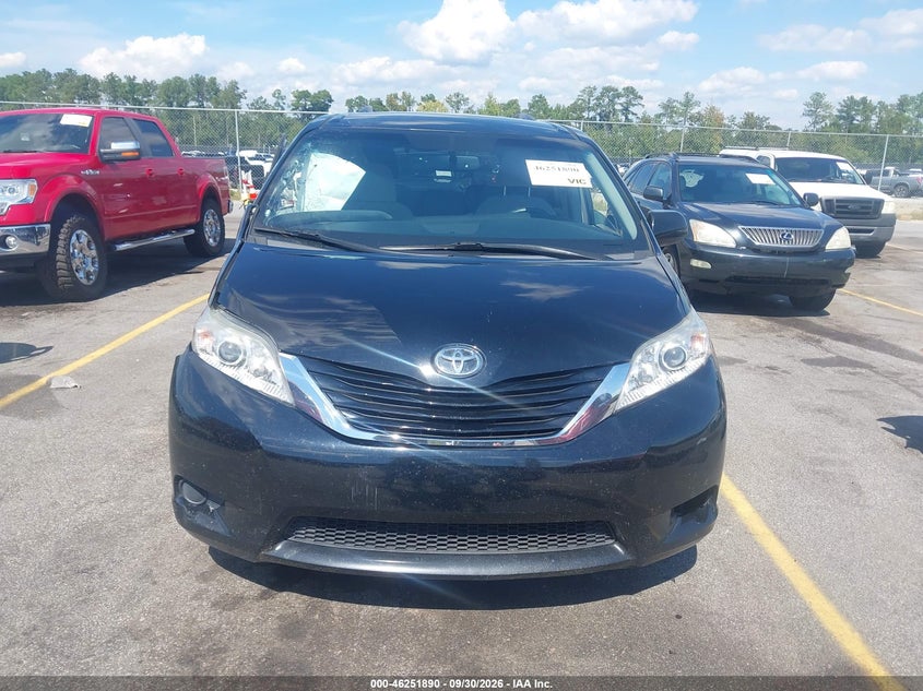 TOYOTA SIENNA - zdjęcie 12