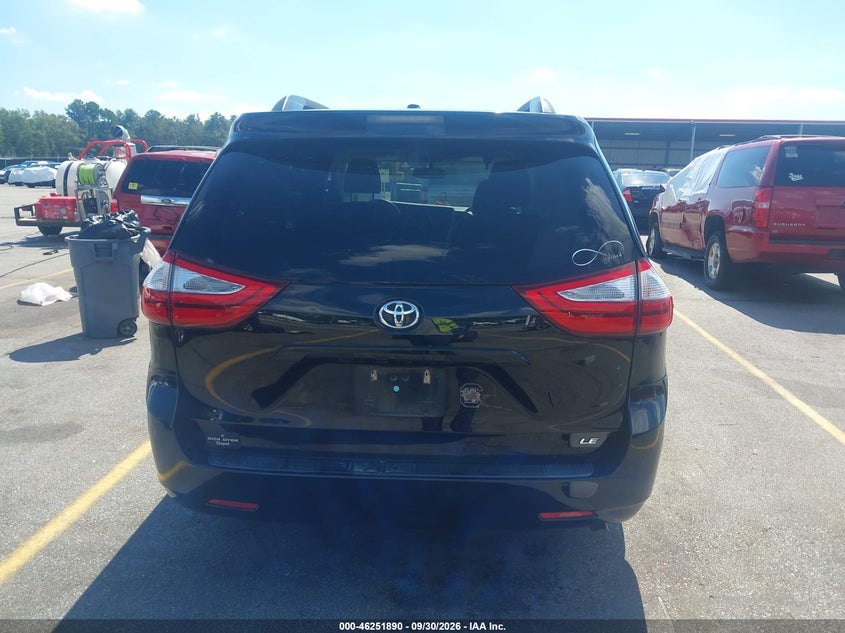 TOYOTA SIENNA - zdjęcie 16