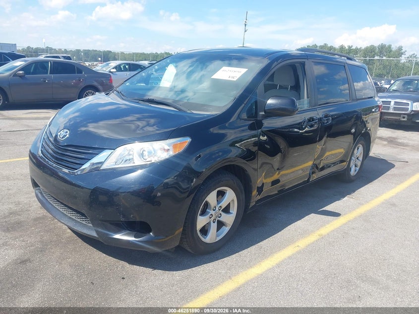 TOYOTA SIENNA - zdjęcie 2