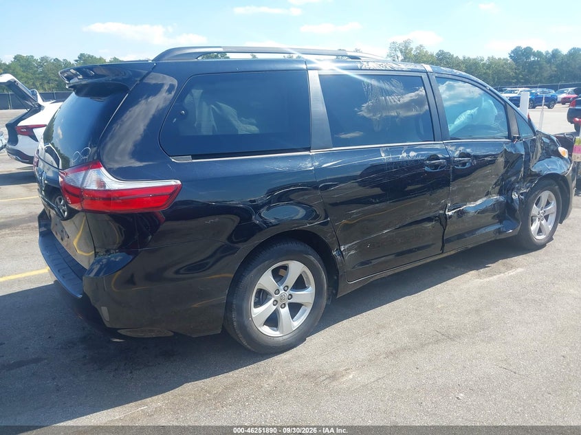TOYOTA SIENNA - zdjęcie 4