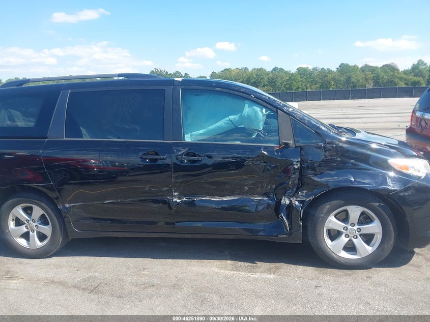 TOYOTA SIENNA - zdjęcie 6