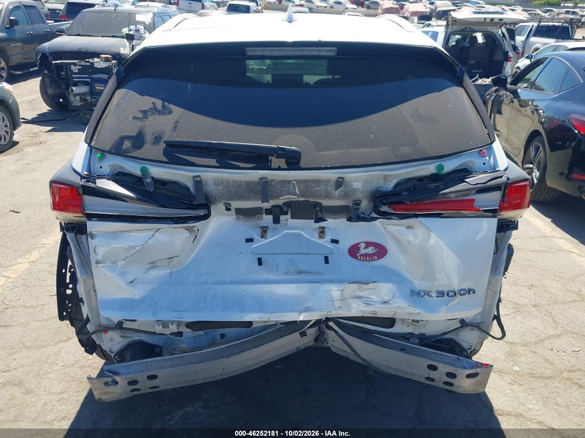LEXUS NX 300H - zdjęcie 17