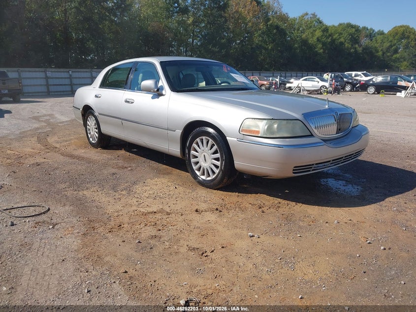 2005 LINCOLN TOWN CAR SIGNATURE