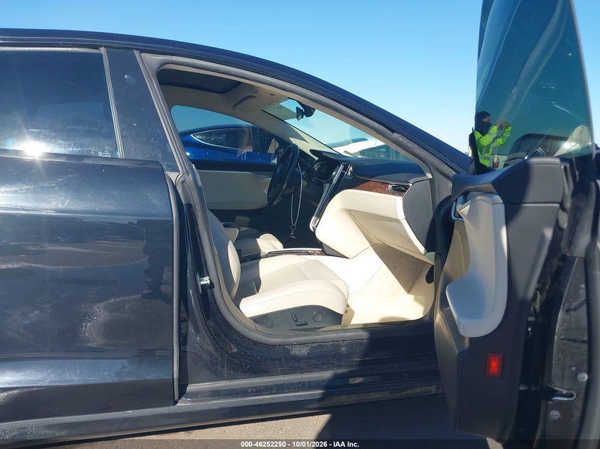 TESLA MODEL S - zdjęcie 5