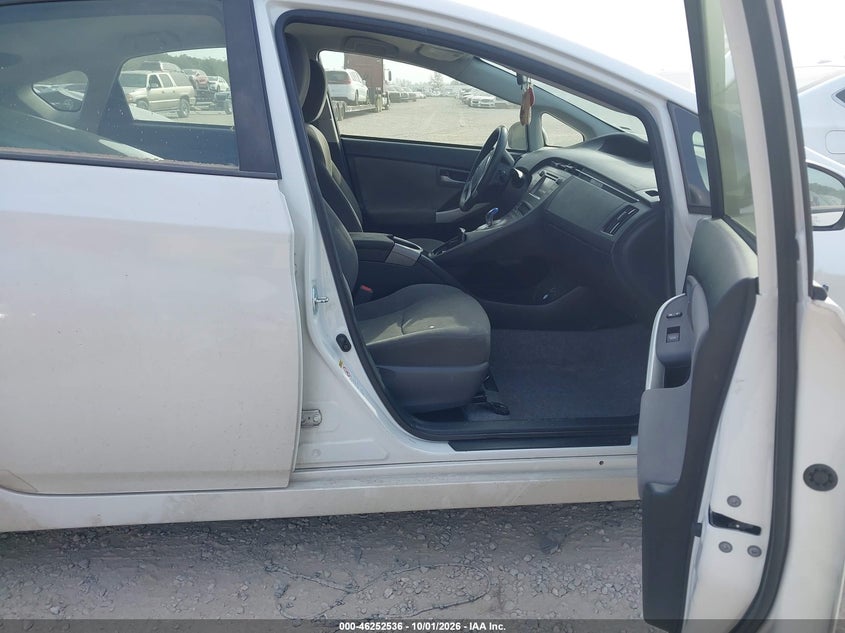 TOYOTA PRIUS - zdjęcie 5