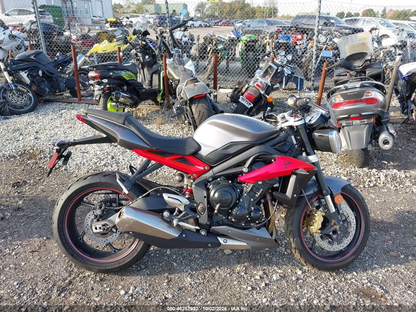 TRIUMPH STREET TRIPLE 2016