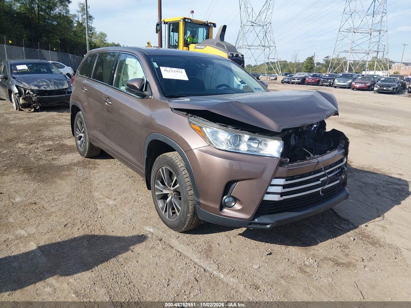 Vin: 5tdbzrfh8hs427662, lot: 46752977, toyota highlander le plus 2017 img_1