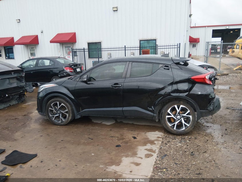 TOYOTA C-HR - zdjęcie 14