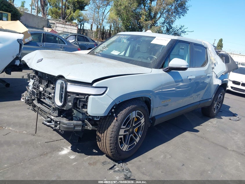 2023 Rivian R1T Adventure Quad Motor Large Pack, Front End, IAAI, VIN 7FCTGAAA2PN021364 — photo 2