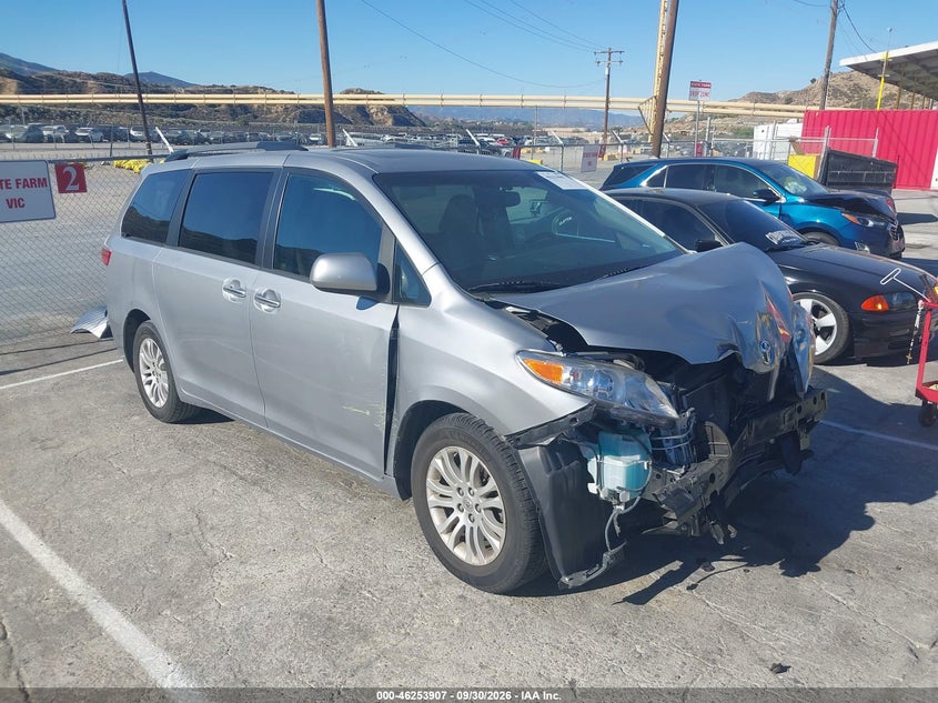 2017 TOYOTA SIENNA XLE 8 PASSENGER