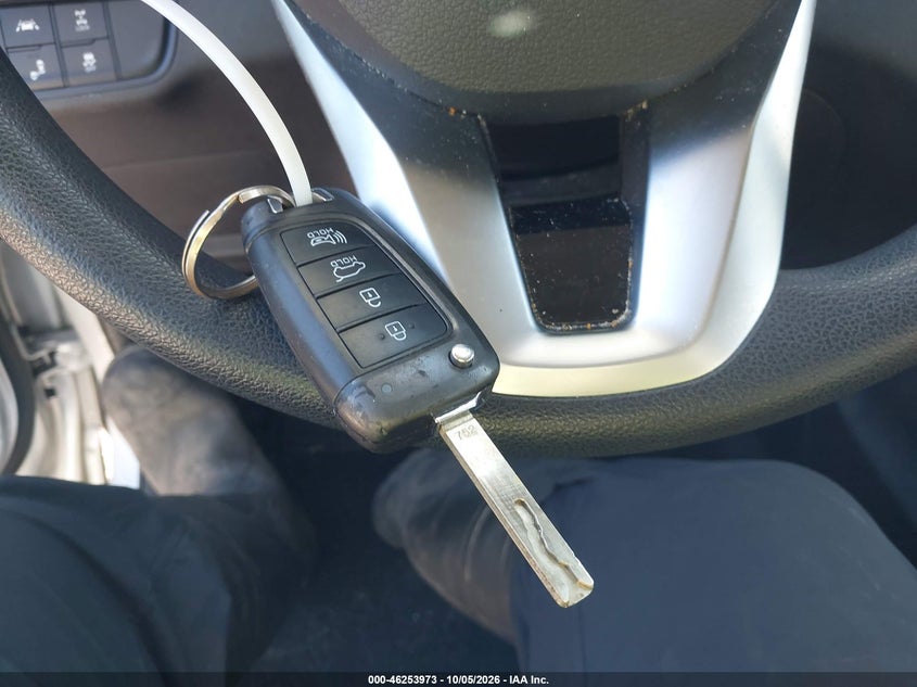 2019 HYUNDAI SANTA FE SE · Photo 11