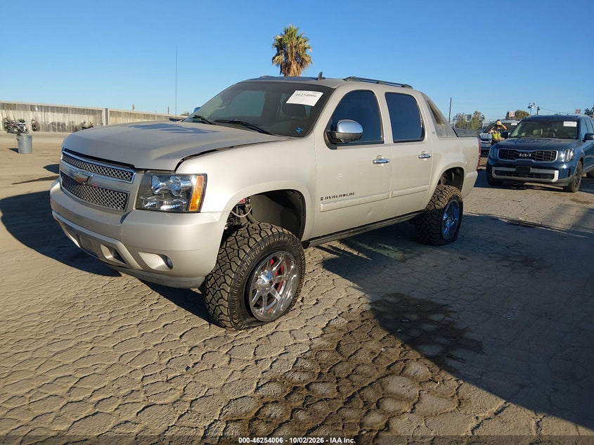 2007 Chevrolet Avalanche 1500 Ltz, Left Side, IAAI, VIN 3GNEC12017G288348 — photo 2