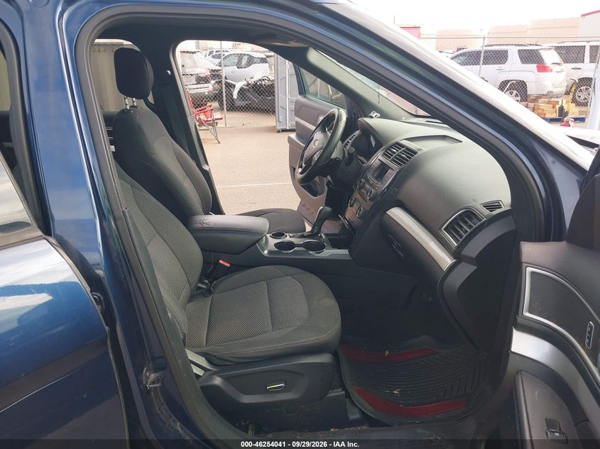 2017 FORD EXPLORER XLT · Photo 5