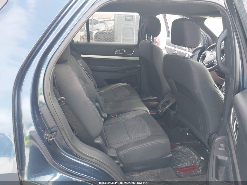 2017 FORD EXPLORER XLT · Photo 8
