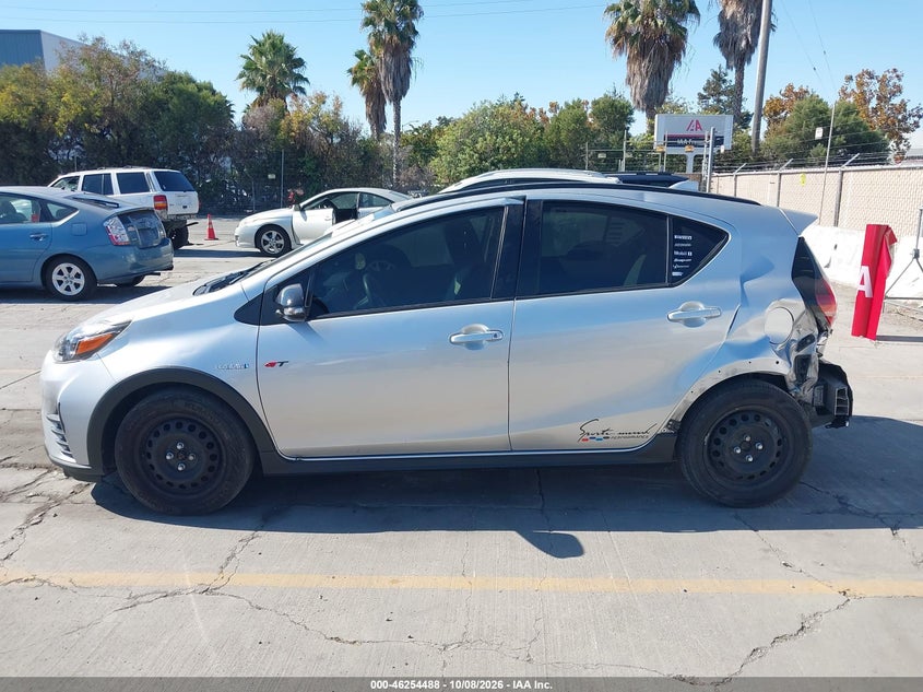 TOYOTA PRIUS C - zdjęcie 15