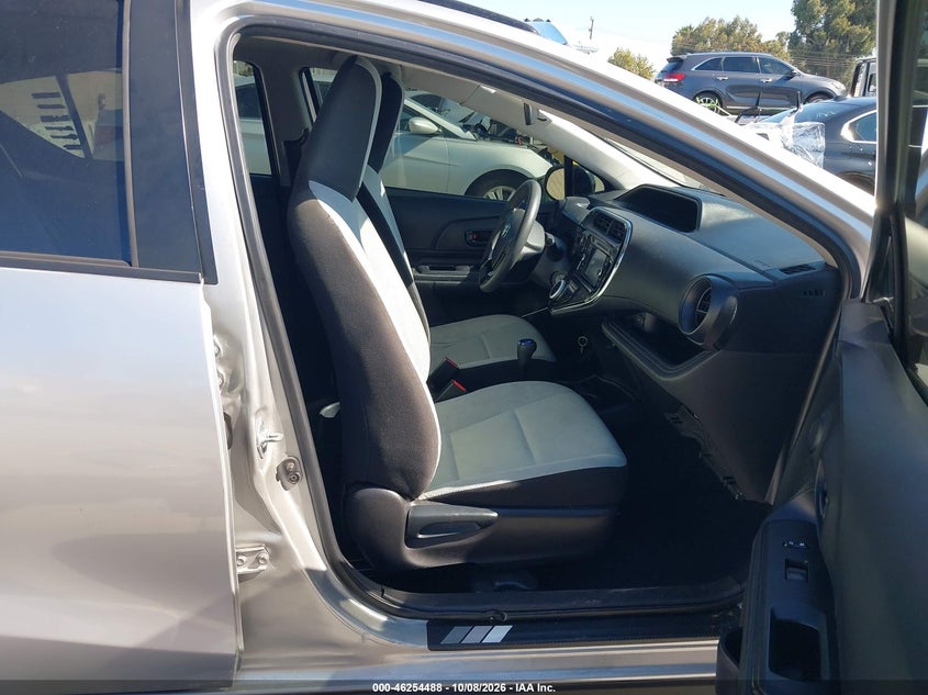 TOYOTA PRIUS C - zdjęcie 5