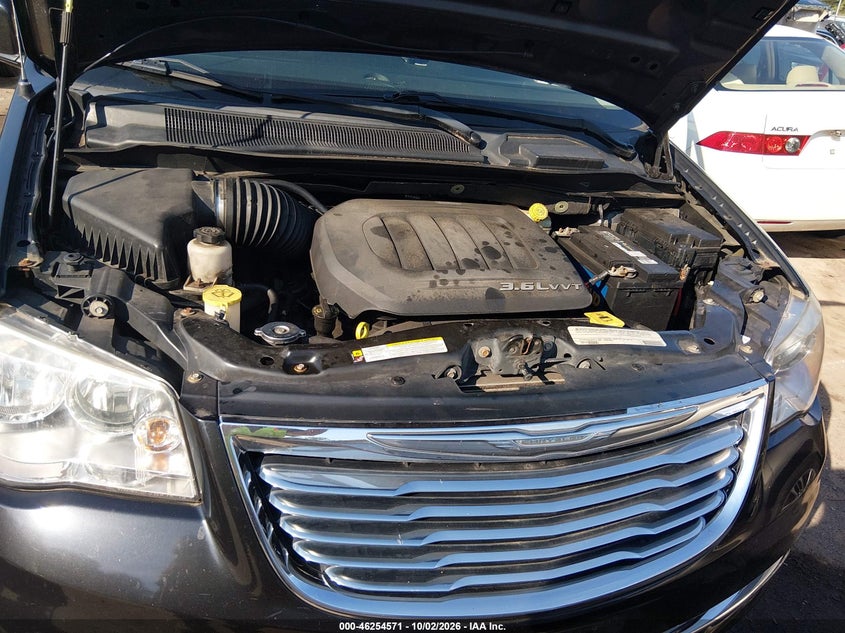 2012 CHRYSLER TOWN & COUNTRY TOURING · Фото 10