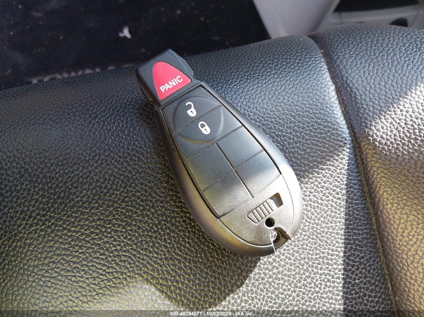 2012 CHRYSLER TOWN & COUNTRY TOURING · Фото 11