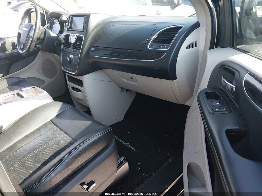 2012 CHRYSLER TOWN & COUNTRY TOURING · Фото 5