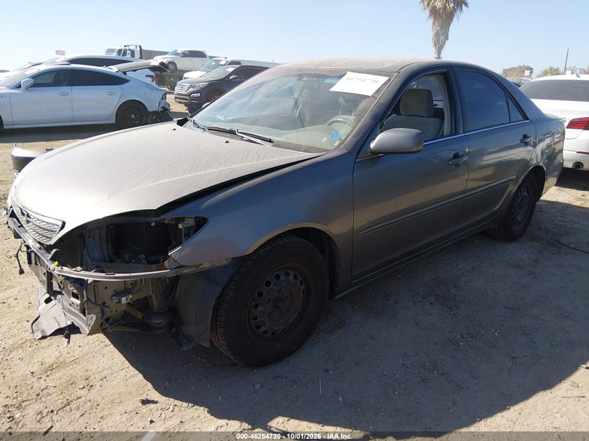 2004 Toyota Camry Le, Front End, IAAI, VIN 4T1BE32K54U833426 — photo 2