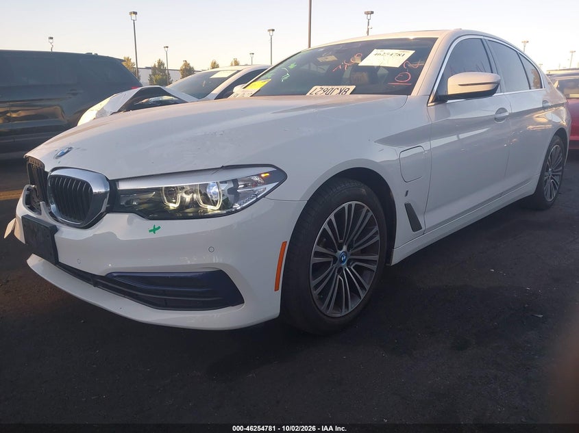 2019 BMW 530E Iperformance, Right Front, IAAI, VIN WBAJA9C51KB253670 — photo 2