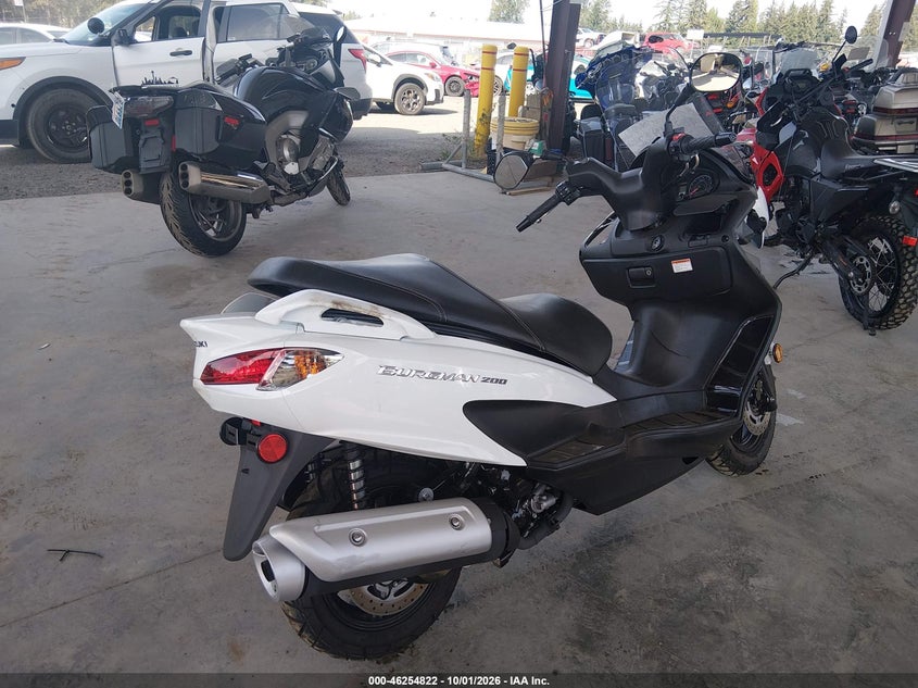 SUZUKI UH200 2020